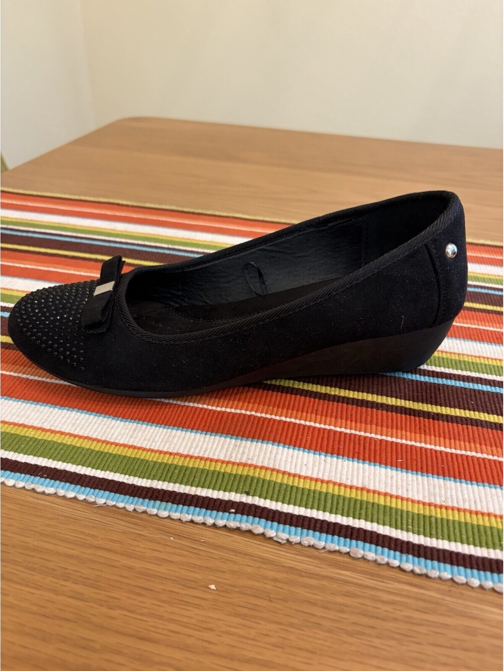 CL by Laundry Faux Suede & Rhinestone Wedge Comfort Shoes Size 9W Black With Bow - Picture 7 of 9